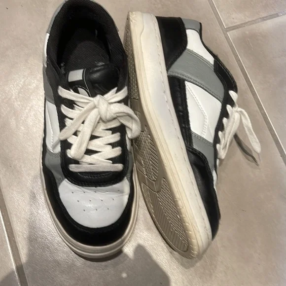 Zara - Picture 2 of 2